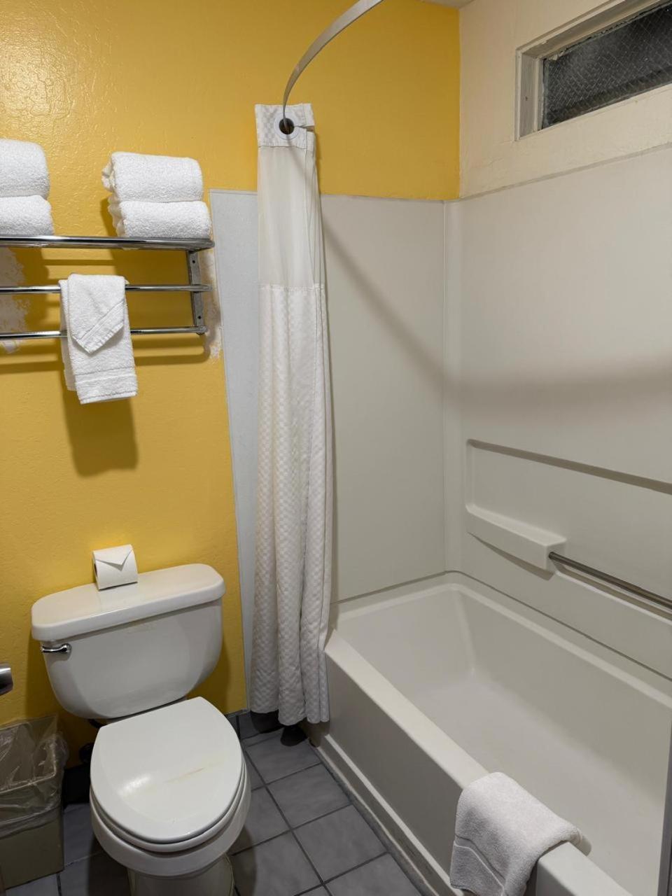 Hollister Inn Экстерьер фото